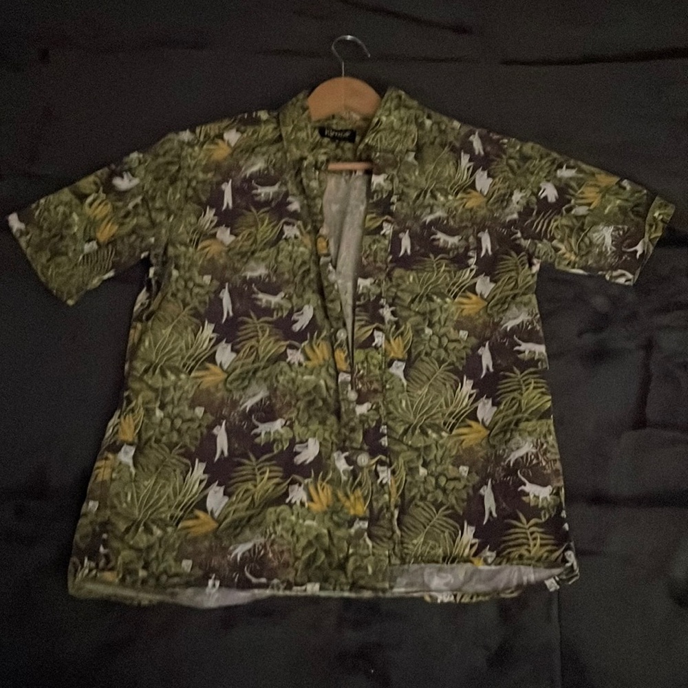 Small Ripndip jungle shirt with white cats printed on it.